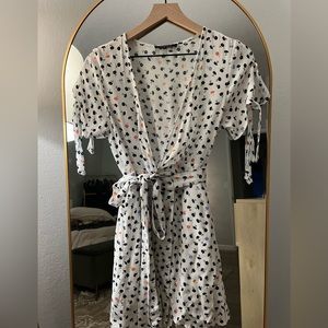 Oliviaceous White Floral Wrap Dress Size Small